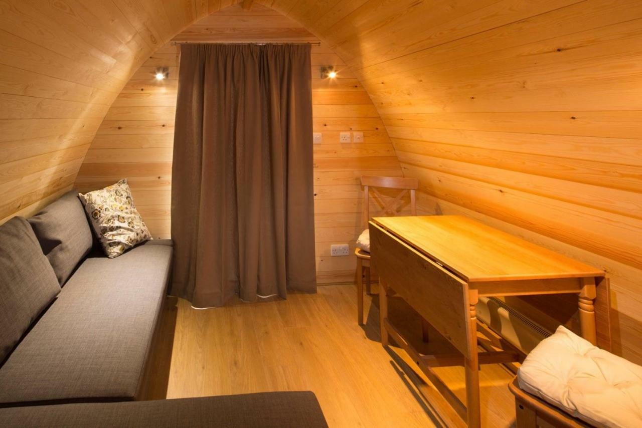 Lupin Glamping Pod 호텔 첼튼엄 외부 사진