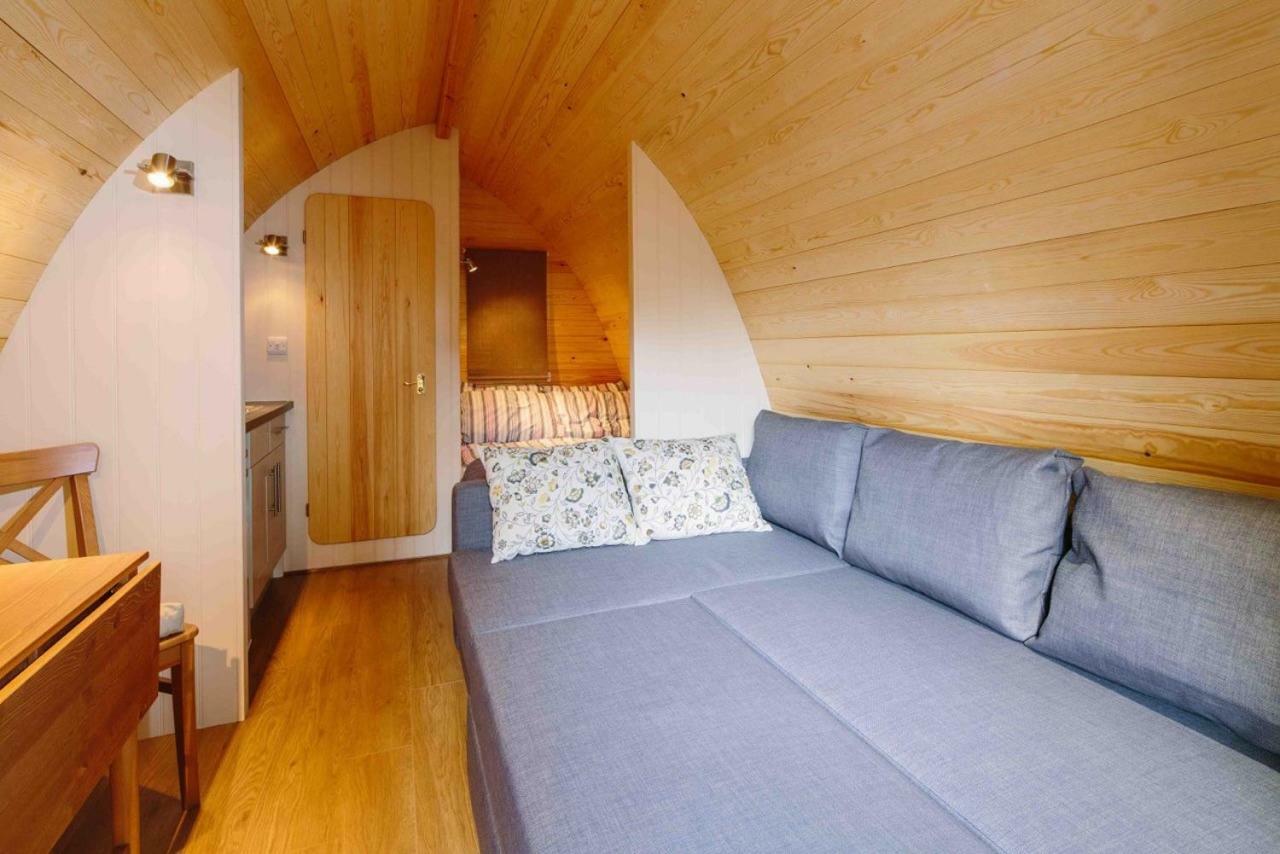 Lupin Glamping Pod 호텔 첼튼엄 외부 사진